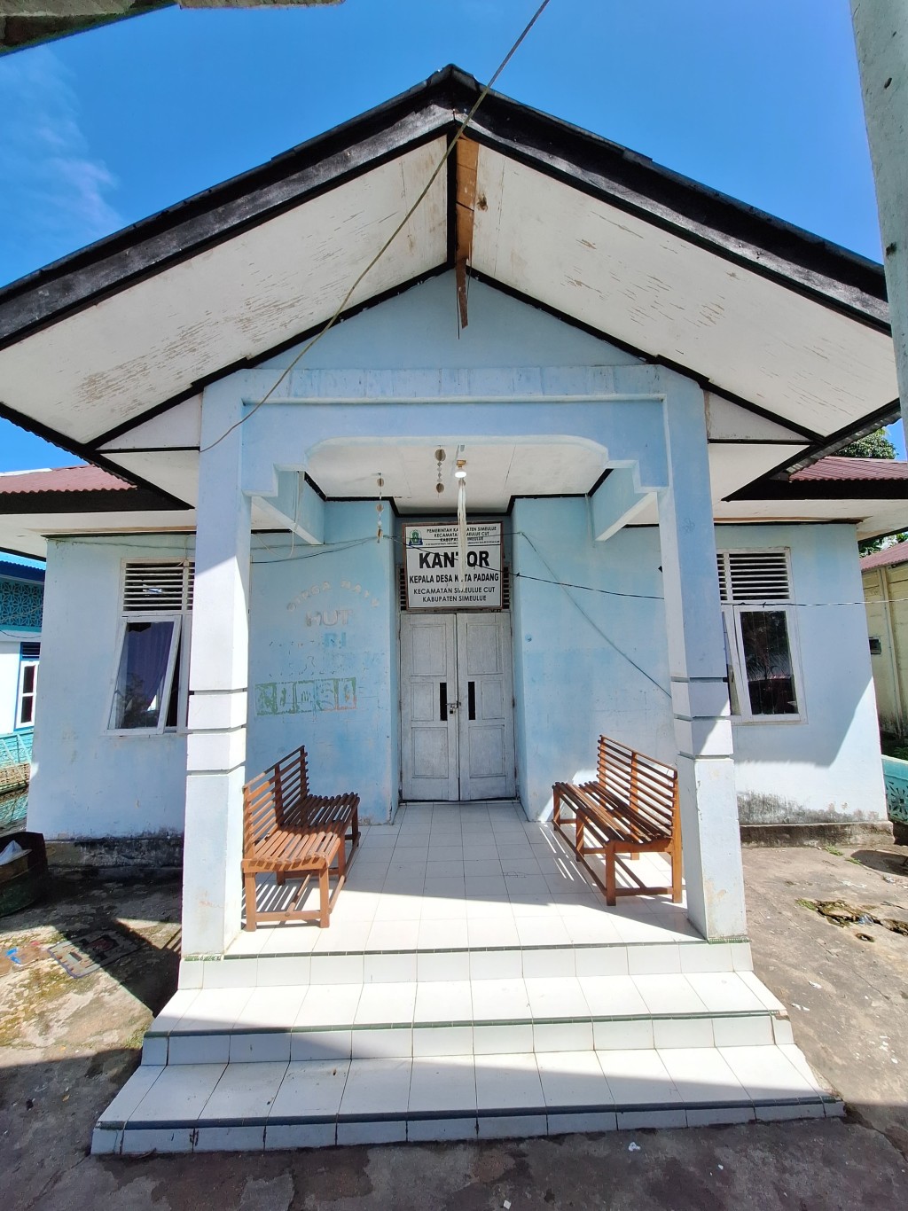 Gambar disamping merupakan gambar kantor desa kuta padang simeulue cut kabupaten simeulue